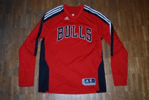 Dieses Bulls-Long-Sleeve könnt gibt es nun zu gewinnen!