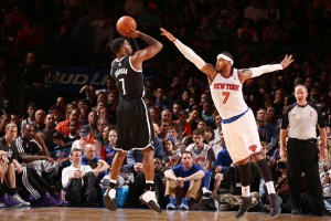 Joe Johnson und Brooklyn blicken nach oben – Carmelo Anthony und New York nach unten.