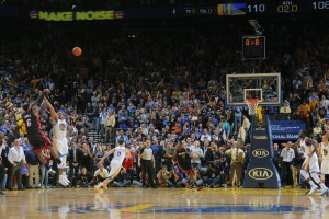 Game-Winner: Mit diesem Dreier entschied LeBron James 0,1 Sekunden vor Ende der Partie das Duell zwischen Miami und Golden State!