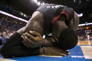 Kann LeBron James gegen Chicago spielen, nachdem er sich in Oklahoma City die Nase brach?