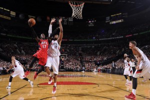 Dennis Schröder verbuchte gegen LaMarcus Aldridge und Portland in 23 Spielminuten fünf Punkte.