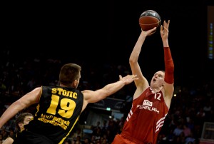 Sollte der Protest nach dem vierten Spiel unwirksam sein, stehen Robin Benzing und München im Halbfinale.