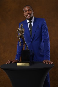 Stolz: Kevin Durant ist zum ersten Mal Season-MVP.