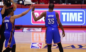 Einzug in die Conference Finals: Kevin Durant und Russell Westbrook treffen nun auf San Antonio.