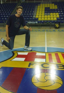 Tibor Pleiß auf seinem neuen Home-Court. Foto: Tibor Pleiß 