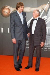 Dirk Nowitzki und Holger Geschwindner (Foto: Getty Images)