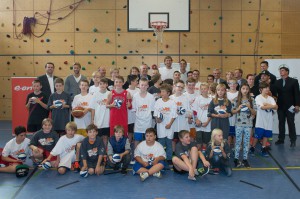 Dirk Nowitzki gab in Leverkusen den Startschuss für das Projekt BasKIDball (Foto/Titelbild: Thomas Lüttgen)