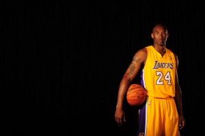 Kobe Bryant ist nach langer Verletzungspause zurück bei den Lakers. (Foto/Titelbild: Getty Images)