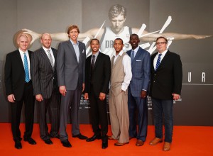 Dirk mit Carlisle, Scalabrine, Harris, Finley und Nelson. (Foto: Getty Images)