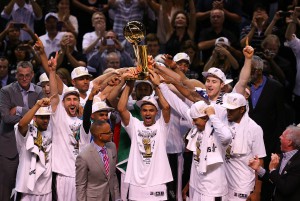 Die Spurs feiern den fünften Titel der Franchise-Geschichte. (Foto/Titelbild: Getty Images)