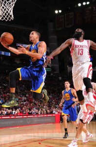 Im Top-Duell behielten Steph Curry und Golden State die Oberhand – damit sind die Warriors als einziges Team noch ungeschlagen!
