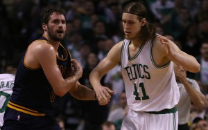 Kevin Love (l.) droht für die nächsten Spiele auszufallen (Foto: Getty Images)