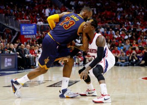 Dennis Schröder und seine Hawks müssen einen Weg finden, LeBron James zu stoppen (Foto: Getty Images)
