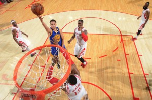 Von der Rockets-Defense nicht zu kontrollieren: Steph Curry (Foto: Getty Images)