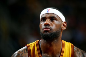 LeBron spielt wieder mit Headband (Foto: Getty Images)