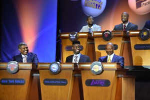 Coach Byron Scott (vorne rechts) repräsentierte seine Lakers bei der Draft-Lotterie (Foto: Getty Images)