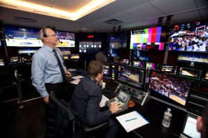 Das NBA-Replay-Center kann jederzeit den Schiedrichtern Infos geben.