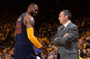 Trennen sie LeBron James’ und David Blatts Wege in diesem Sommer? (Foto: Getty Images)