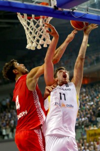 Tibor Pleiß muss mehr Verantwortung in der Offense übernehmen (Foto: Getty Images)