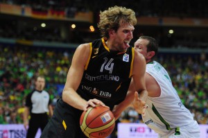 Nowitzki zieht zum Korb. (Foto: Getty Images)