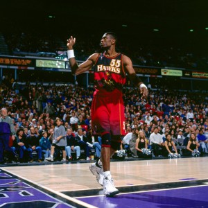 "Not in my House" - Mutombo nach einem Block mit seinem Signature-Move (Foto: Getty Images)