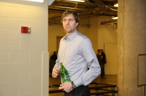 Dirk Nowitzki hat seine letzten beiden NBA-Jahre vor sich (Foto: Getty Images)