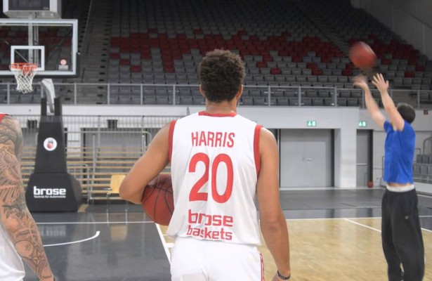 Three-Point-Contest mit Theis und Harris!