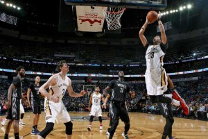 Anthony Davis dunkt