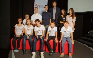 Offene Arme und ein offenes Herz für Kinder: Dafür ist NBA-Superstar Dirk Nowitzki bekannt. Foto: Dirk-Nowitzki-Stiftung