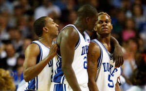 Ewing (r.) mit seinen Duke-Kollegen Chris Duhon (l.) und Luol Deng.