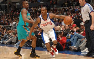 Mit dem Ball in der hand zieht Ewing an Chris Paul (damals noch New Orleans) vorbei. Foto: getty images