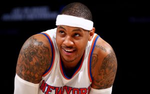 Carmelo Anthony erholt sich in einer Pause eines NBA-Spiels seiner New York Knicks.