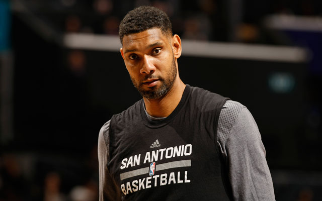 Tim Duncan von den San Antonio Spurs verlässt den Court nach der Niederlage gegen die Oklahoma City Thunder.