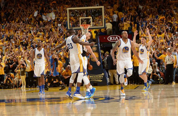Steph Curry und seine Kollegen der Golden State Warriors feiern den Sieg im siebten Spiel gegen die Oklahoma City Thunder.