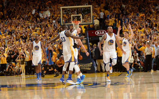 Steph Curry und seine Kollegen der Golden State Warriors feiern den Sieg im siebten Spiel gegen die Oklahoma City Thunder.