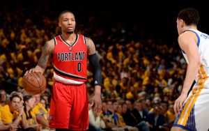 Damian Lillard von den Portland Trail Blazers im Duell mit Klay Thompson von den Golden State Warriors.