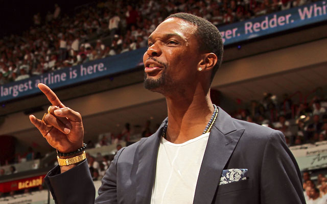 Chris Bosh feuert seine Teamkollegen der Miami Heat während eines NBA-Spiels an.