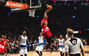 Russell Westbrook punktet im All Star Game 2016 mit einem Dunk.