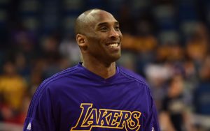 Kobe Bryant verabschiedet sich bei seinem letzten NBA-Spiel von seinen Fans.
