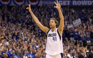 Dirk Nowitzki geht in seine neunzehnte Saison mit den Mavs (Foto: Getty Images)