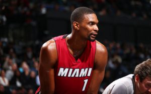 Chris Bosh von den Miami Hest wartet im NBA-Spiel gegen die Brooklyn Nets auf einen Freiwurf.