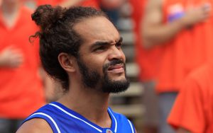 NBA-Star Joakim Noah besucht ein Spiel seines alten College-Teams.