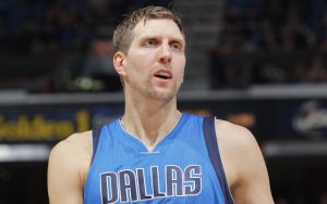 Dirk Nowitzki will, dass die Mannschaft in der Debatte um einen Hymnen-Protest an einem Strang zieht (Foto: Getty Images).