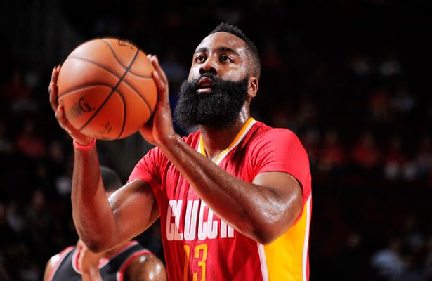 James Harden von den Houston Rockets nimmt im NBA-Spiel gegen Portland einen Freiwurf.