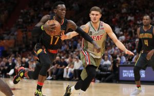 Tyler Johnson kann Dennis Schröder nicht folgen. Der Braunschweiger war mit 18 Punkten Top-Scorer seiner Hawks (Foto: Getty Images).