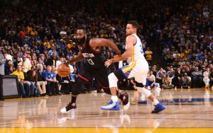 James Harden zeigt sein nächstes Triple-Double und beendet die Sieges-Serie der Warriors (Foto: Getty Images).