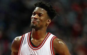 Mit 53 Punkten stellt Jimmy Butler sein Career High ein und sorgt im Alleingang für den Sieg der Bulls über die Hornets (Foto: Getty Images).