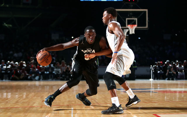 Victor Oladipo zieht im NBA Africa Game mit dem Ball zum Korb.