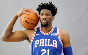 Joel Embiid von den Philadelphia 76ers beim Fotoshooting vor der neuen NBA-Saison.