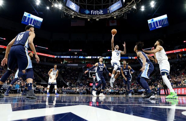 Jeff Teague von den Minnesota Timberwolves kommt im NBA-Spiel gegen die Memphis Grizzlies zum Wurf.